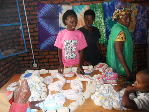 Abagore bakora ibitenge.