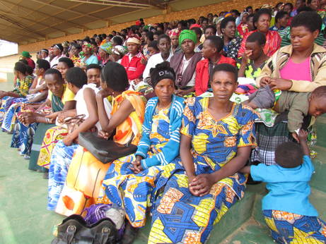 Abagore bari babukereye baje kumva icyo abo bazatora bazabamarira.