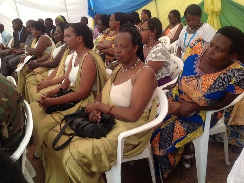 Abagore bari bakereye kwizihiza umunsi wabo.