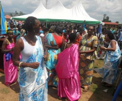 Abagore bizihije umunsi wa bo bacinya akadiho.