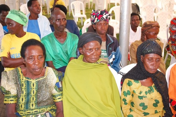 Abagore na bamwe mu bagabo bo bari baje kumva icyo umugoroba w