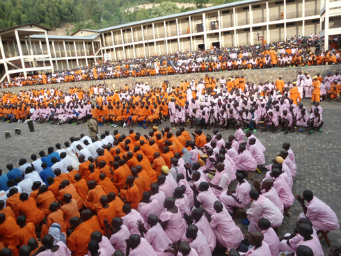 Abagororwa bafungiye icyaha cya Jenoside muri gereza y