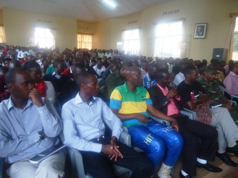 Abahanzi batandukanye barimo Senderi International Hit na Mibirizi bari baje i Nyamasheke muri gahunda ya "Ndi Umunyarwanda".