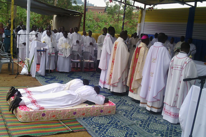 Abahawe amasakaramentu basabwe kuba intumwa zinogeye Imana.