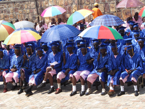 Abahawe inyigisho bose za Bibiliya biyemeje kubera abandi urugero rwiza.