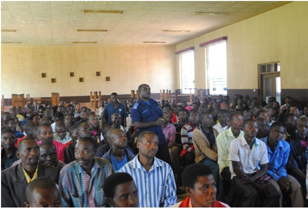 Abahugurwa bari benshi mu biganiro bya Polisi yo mu karere ka Nyamasheke.