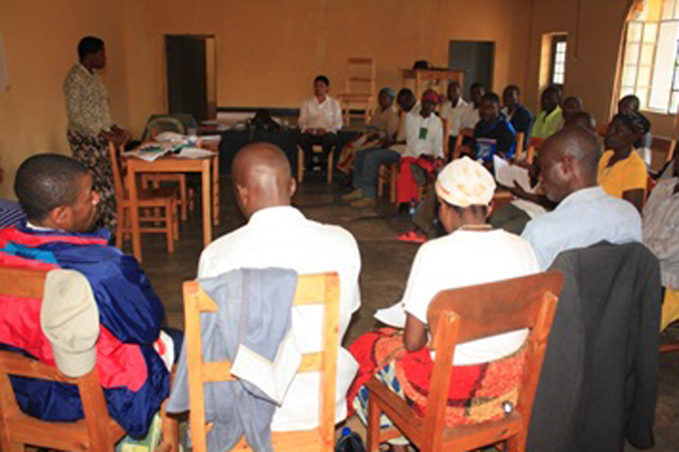 Abahuguwe basabwe kuba intangarugero mu kwikura mu bukene.