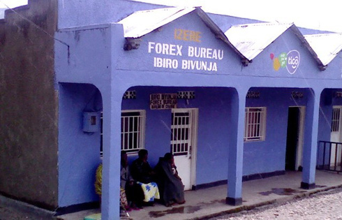 Abajura binjiye muri ibi biro bivunja bya Semanywa ku manywa y