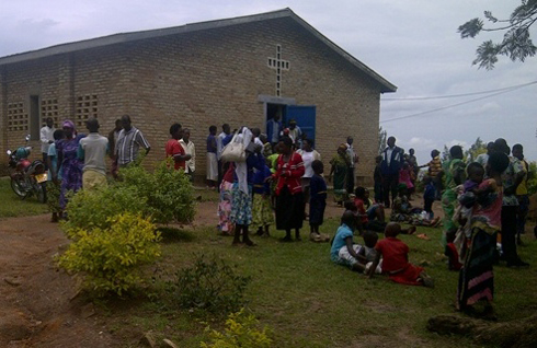 Abakirisitu ba UEBR paruwasi Mukoma, pasika bayijihije bari mu myigaragambyo.