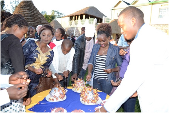 Abakiriya bakorewe ubusabane bwo kuhataha.