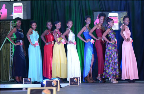 Abakobwa bari bitabiriye irushanwa rya Nyampinga mu ntara y