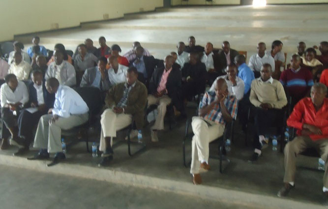 Abakorera mu mujyi wa Ruhango bari mu nama n