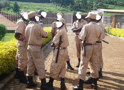 Bamwe mu bakozi ba SCAR Nyamasheke ubwo bigaragambyaga mu mutuzo tariki 21/10/2013