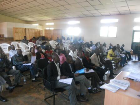 Abakozi b'akarere basabwe gukora raporo neza.