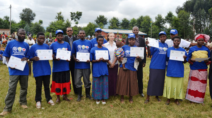 Abakurikiranye amahugurwa mu myuga bahawe inyemezabumenyi (certificates).