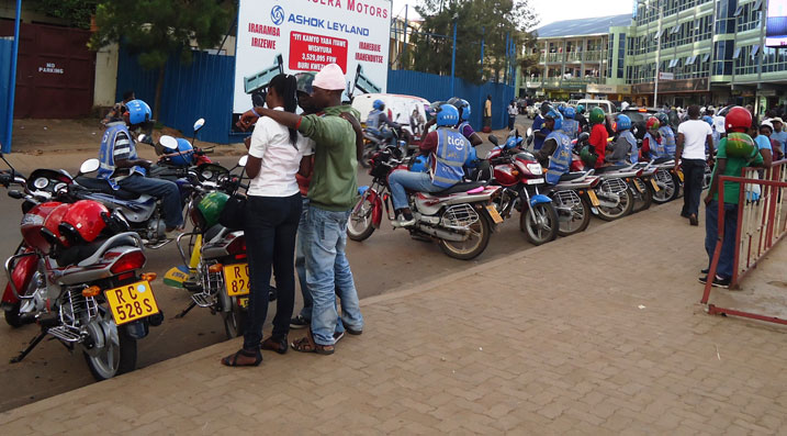 Abamotari barimo abafite ibyangombwa byo gutwara abantu by