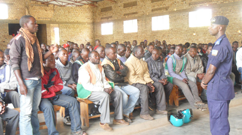 Bamwe mu bamotari bahagurutse bizeza ubufatanye Polisi kugira ngo akazi kabo karusheho kugenda neza. (Foto: Jean Pierre Twizeyeyezu) 