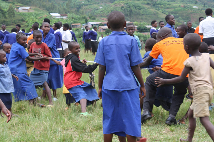 Abana bafite ubumuga bifatanya n