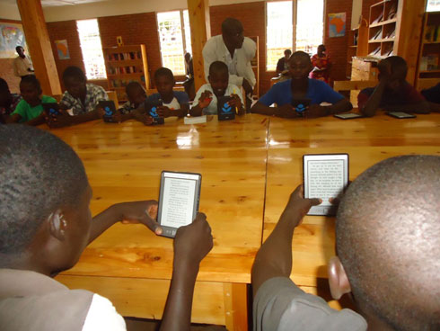 Abana banatozwa umuco wo gusoma no kwandika hifashishijwe uburyo bw