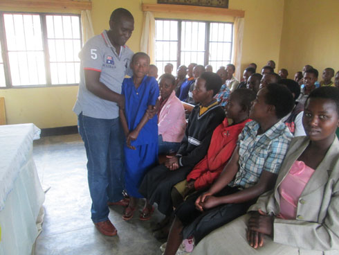 Abana banyuzagamo bakavuga imihigo bahize n'ibyo bamaze kugeraho.