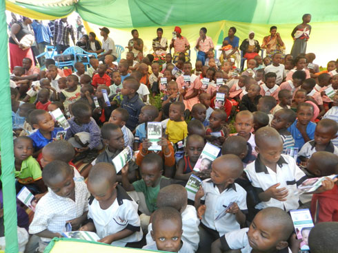 Abana bari bitabiriye kwizihiza umunsi w