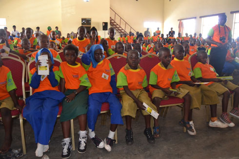 Abana bavuye ku bigo by