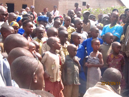 Abana bigana na Nshimiyimana nabo bitabiriye umuhango wo kumusezeraho bwa nyuma bababaye.