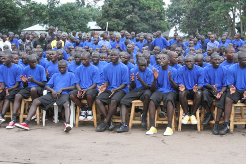 Abana bigira imyuga i Wawa bahabwa n