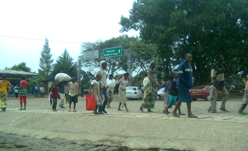 Abana benshi bataye amashuri bahungisha ubuzima.