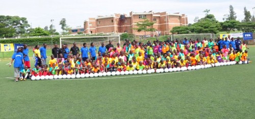 Abana bitabiriye imyitozo ya Grassroots Festival.