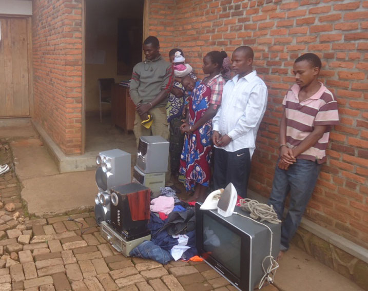 Abandi bajura bafashwe bafungiye kuri sitasiyo ya polisi ya Kamembe.