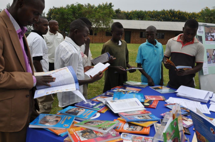 Abenshi baboneyeho umwanya wo gusoma ibitabo.