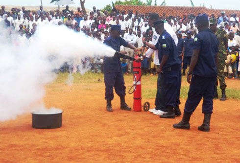Abanyagisagara berekwa uko ibyuma bizimya umuriro bikoreshwa.