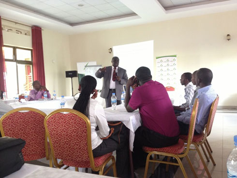 Abanyamakuru bitabiriye amahugurwa ku bukungu.