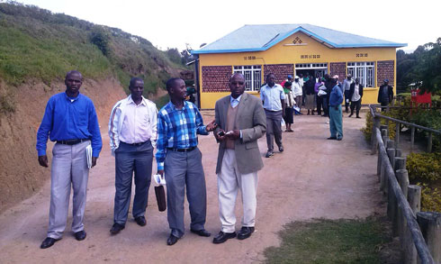 Abanyamuryango ba COOTHEGIM bavuye mu nama.