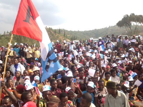 Abanyamuryango ba FPR-Inkotanyi baje kwakira abakandida-depite mu murenge wa Cyanika.