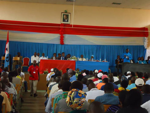 Abanyamuryango ba FPR-Inkotanyi mu karere ka Gakenke bitabiriye amatora.