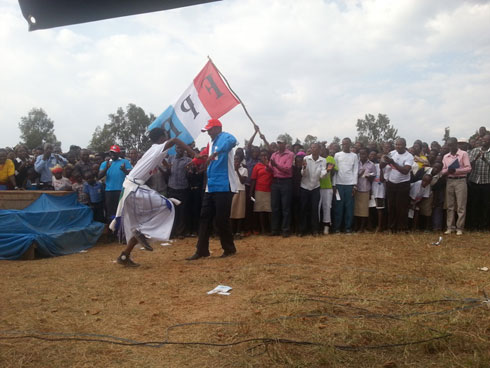 Abanyamuryango ba FPR bacinya akadiho.