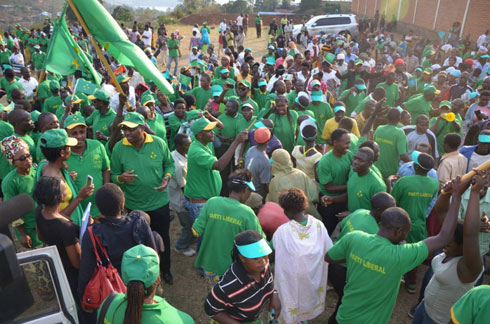 Abanyamuryango ba PL bitabiriye kwamamaza ishyaka ryabo.