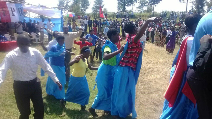 Abanyamuryango ba RPF Inkotanyi bacinya akadiho.