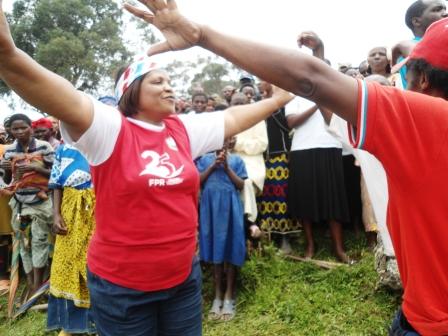 Abanyamuryango ba FPR mu Rutsiro bishimiye ibikorwa byagezweho hamwe n'uruhare rwa buri munyamuryago mu gutegura isabukuru y'imyaka 25.