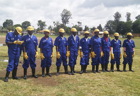 Abubatsi bubumbiye mu ihuriro STECOMA mu mwambaro mushya w'akazi bahawe.