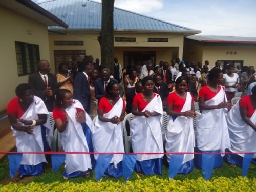 Abanyamuryango bari babukereye.