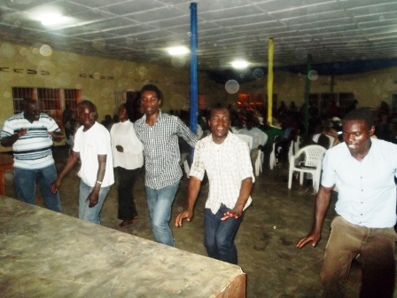 Abanyarutsiro bishimiye indirimbo itore Tuyisenge yakoreye akarere kabo.