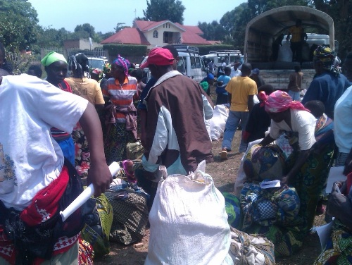 Abanyarwanda batahutse bakirwa k'umupaka uhuza u Rwanda na Congo.