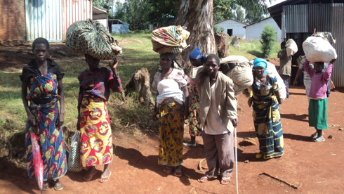 Abanyarwanda batahutse n'ibyabo.