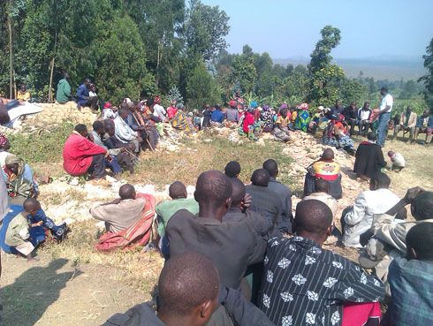 Bamwe mu banyecongo bahungiye mu murenge wa Busasamana bashatse gusubira iwabo baciye ahatemewe.