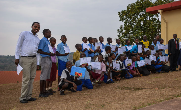 Abanyeshuri bakurikiranye amasomo muri gahunda ya ICT 4 KIDS bahawe impamyabumenyi.