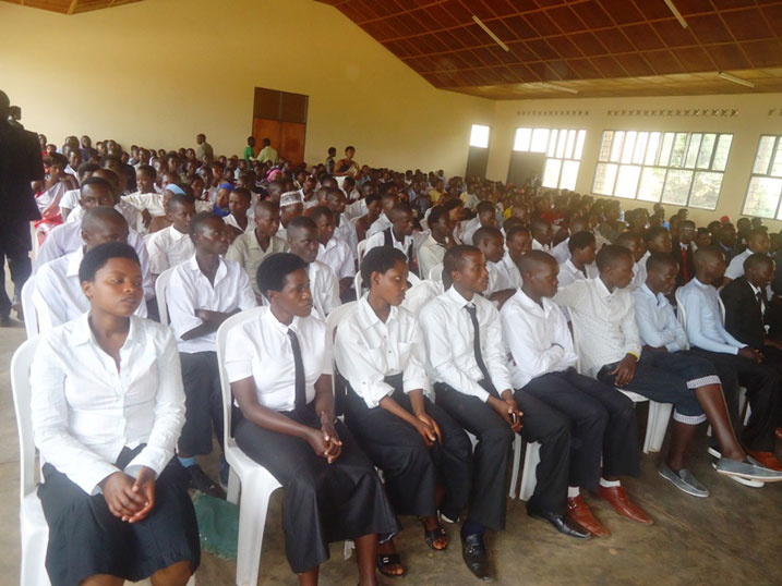 Abanyeshuri barangije imyuga barasabwa kurangwa n