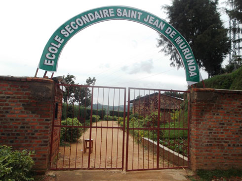 Abanyeshuri basagariwe bava hanze aho bacumbitse berekeza mu kigo.